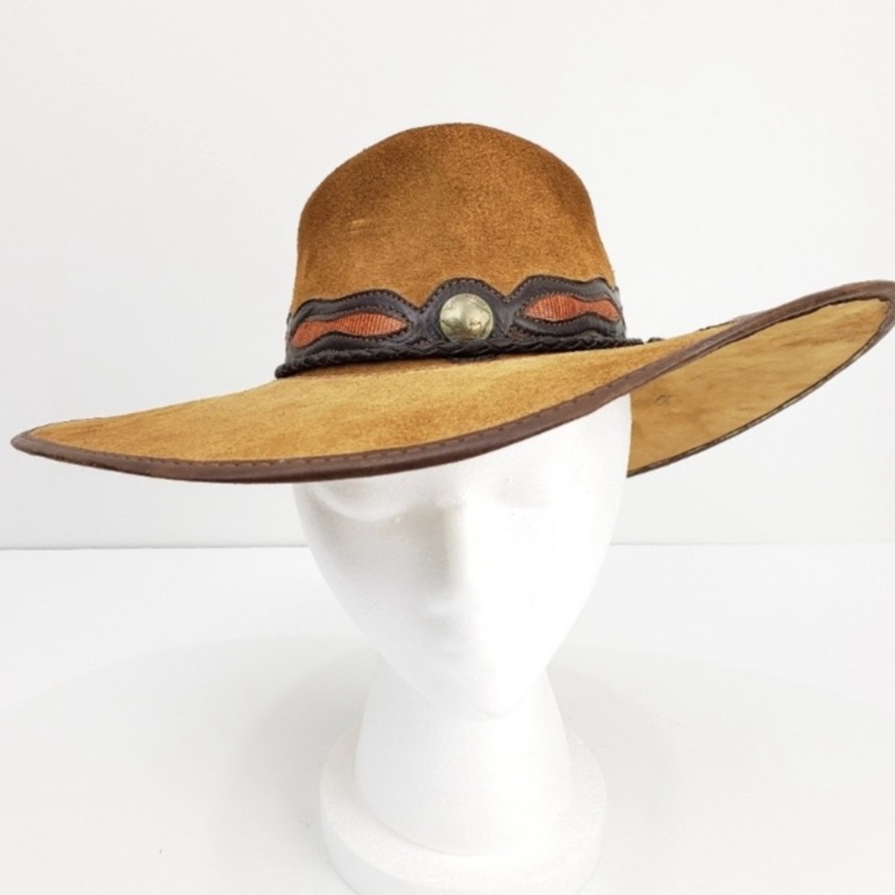 San Zeno leather hat.